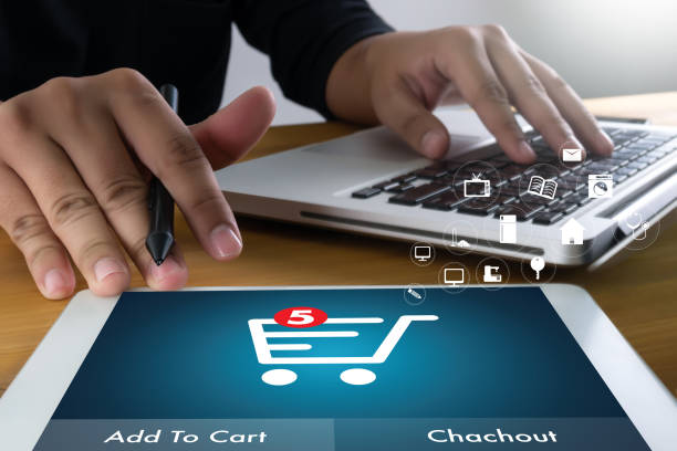 istock Business people use Technology Ecommerce Internet Global Marketing Purchasing Plan and Bank Concept 853920220