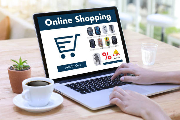 istock Business people use Technology Ecommerce Internet Global Marketing Purchasing Plan and Bank Concept 853920274