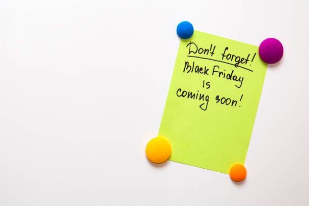 istock Fridge note with the text: Don't forget! Black friday is coming soon 853938398