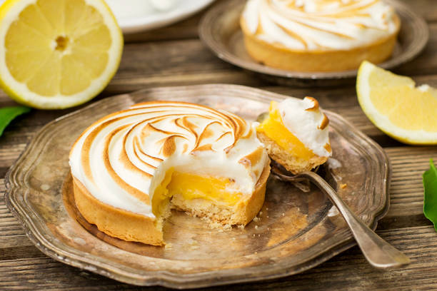 Mini lemon meringue pies Mini lemon meringue pies with tea meringue stock pictures, royalty-free photos & images