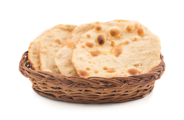 chapati ou tanturi roti - unleavened bread photos et images de collection