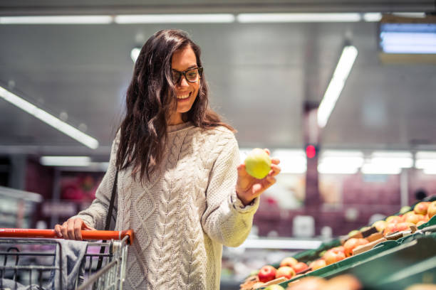 istock Woman buying apples 853964032