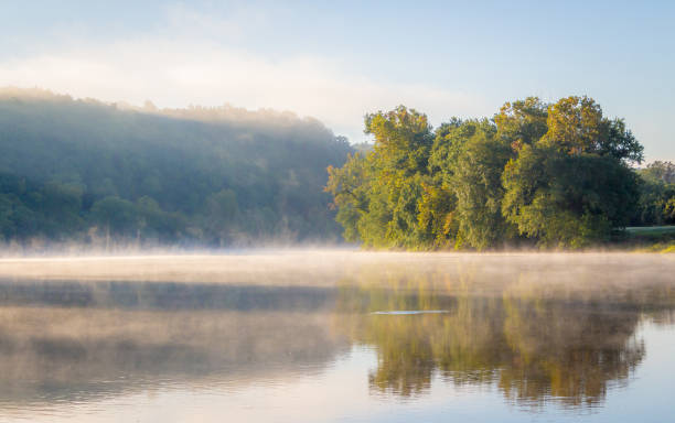 istock Scottsville train tracks and rivers 853993466