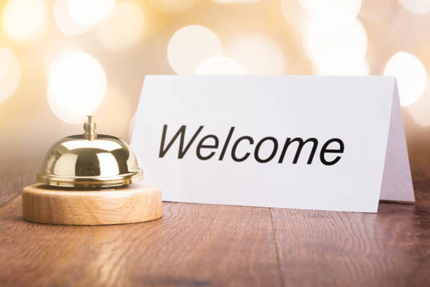 service bell avec welcome card - bureau daccueil photos et images de collection
