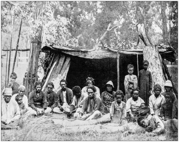 antyczne zdjęcie słynnych miejsc na świecie: tubylcy queensland, australia - aboriginal stock illustrations