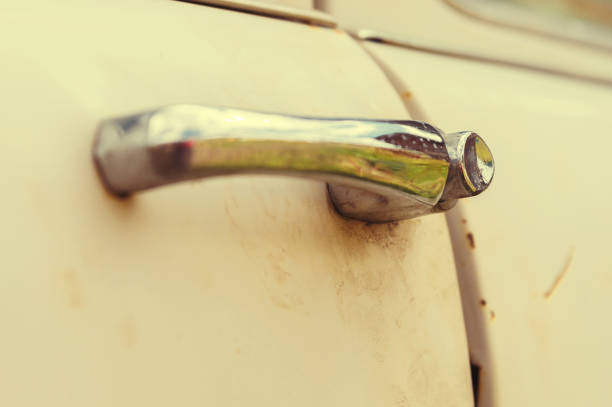 istock Car Door Handle on the old russian car 854061582