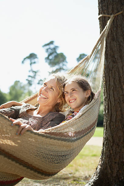 母と娘のハンモックで味わう - summer women hammock nature ストックフォトと画像