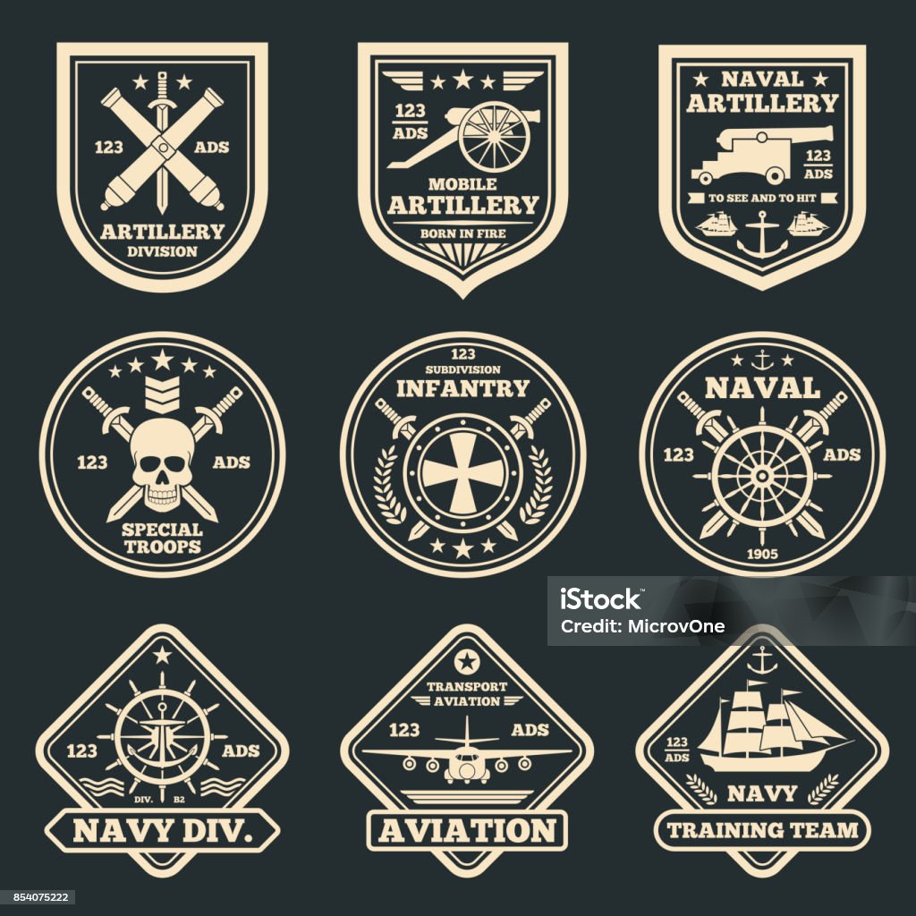 Vintage militaire et armée vector emblèmes, badges et étiquettes - clipart vectoriel de Logo libre de droits