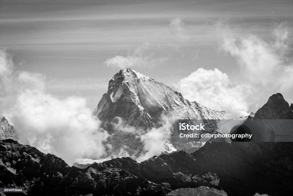 Phong Cảnh Núi Đen Trắng Hình ảnh Sẵn có - Tải xuống Hình ảnh Ngay bây giờ  - Núi, Đen trắng, Màu đen - iStock