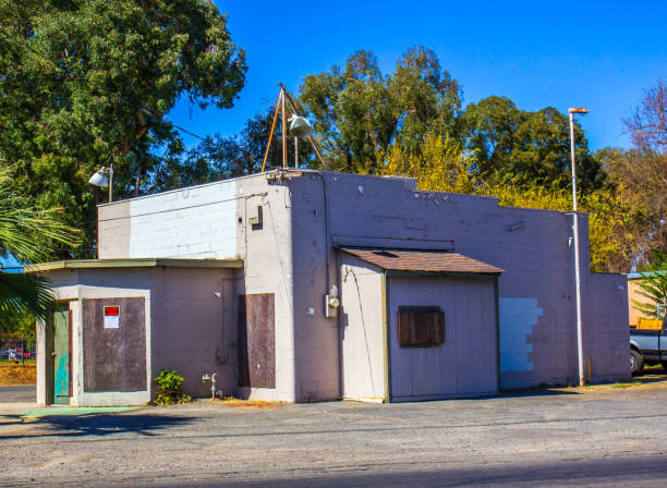 istock Abandoned Small Commercial Building 854143962
