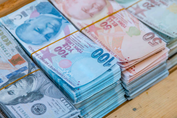 argent des billets de banque turcs - global financial crisis photos photos et images de collection