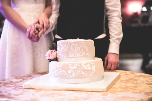 istock bride and groom near wedding cake 854179056