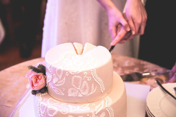 istock bride and groom near wedding cake 854180180