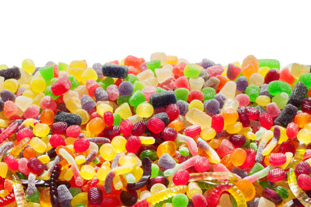 doces coloridos, isolados no fundo branco - flavored ice lollipop candy affectionate - fotografias e filmes do acervo