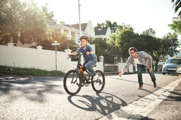 gdy koła treningowe zejdą - bicycle ride zdjęcia i obrazy z banku zdjęć