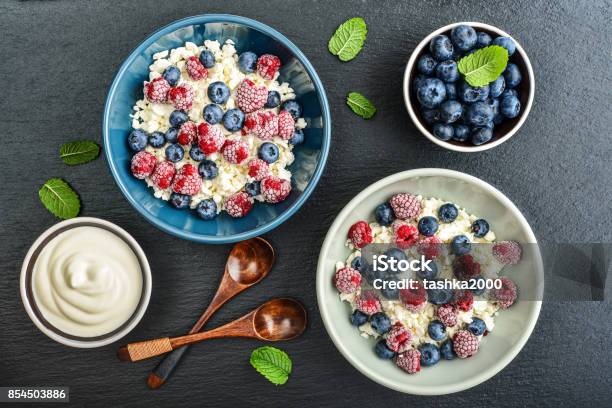 Quark Mit Frischen Heidelbeeren Stockfoto und mehr Bilder von Hüttenkäse - Hüttenkäse, Beere - Pflanzenbestandteile, Obst