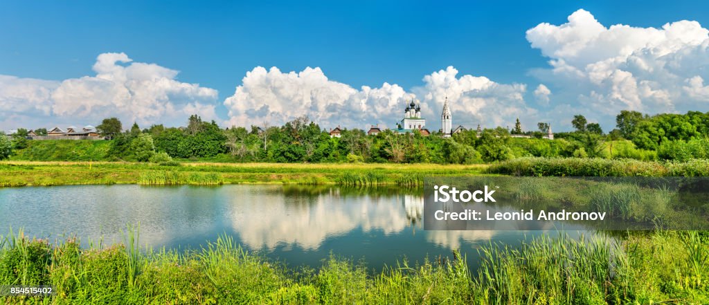 Étang de monastère à Souzdal (Russie) - Photo de Suzdal libre de droits