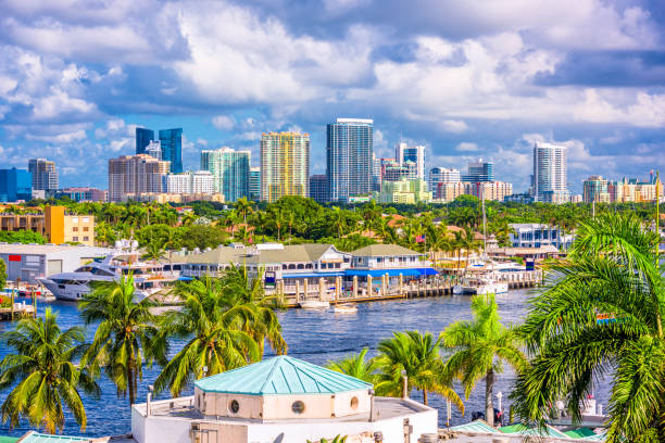 fort lauderdale floryda zskyline - fort lauderdale florida broward county cityscape zdjęcia i obrazy z banku zdjęć