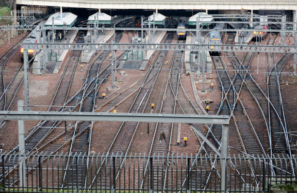 エジンバラ主要な通信ノードの廃線鉄道駅 - turnouts ストックフォトと画像