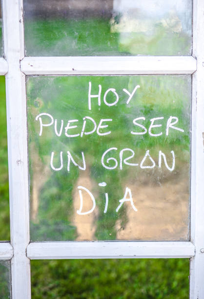 istock Optimist phrase written over old windows glasses in spanish 854590104