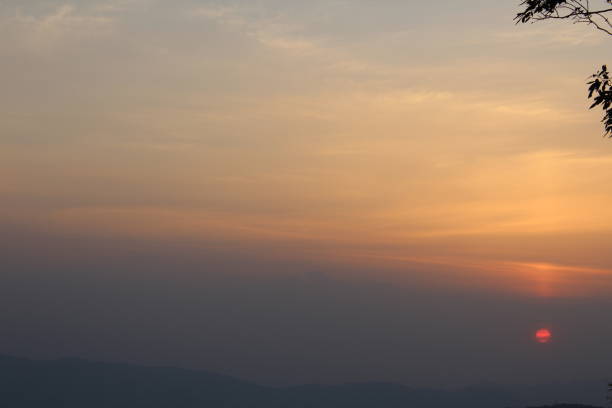 закат в горах - garhwal стоковые фото и изображения