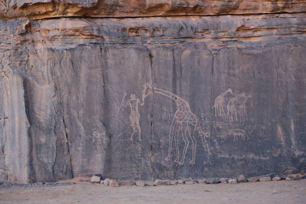 arte rupestre de argelia - cave painting rock africa bushmen fotografías e imágenes de stock