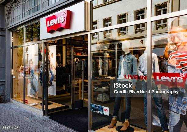 forståelse Vag Beregning Levis Store Heidelberg Germany Stock Photo - Download Image Now - Levi's,  Jeans, Store - iStock