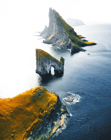 vista aérea de la roca de dranganir en las Islas Feroe photo
