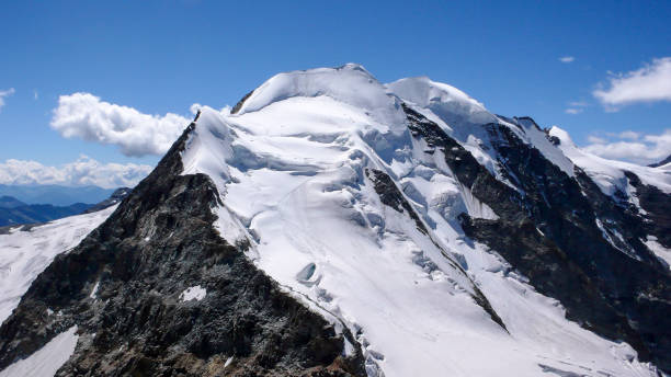 piz palu nos alpes suíços, perto de st. moritz - engadine switzerland palu piz - fotografias e filmes do acervo