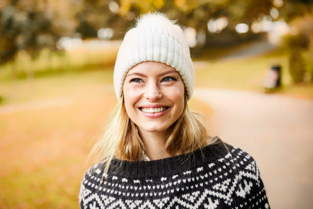 istock Woolly hat girl 854930336