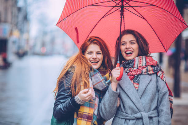 istock Don't let the rain stop us in shopping 854932684