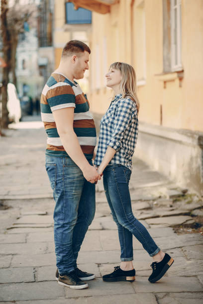 istock couple in city 854968774
