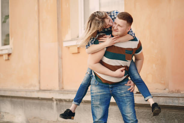 istock couple in city 854968846
