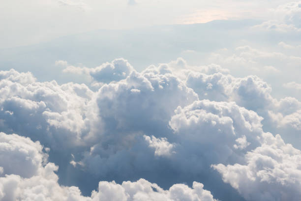 フライングの雲 - cumulus cloud cloud sky only cumulonimbus ストックフォトと画像