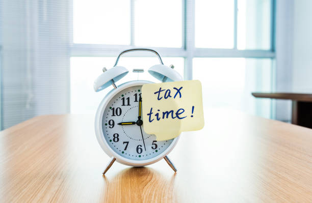 istock Tax time sticky note on white clock 854999136