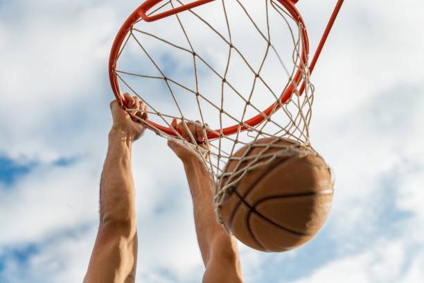pallacanestro. - hanging basket foto e immagini stock