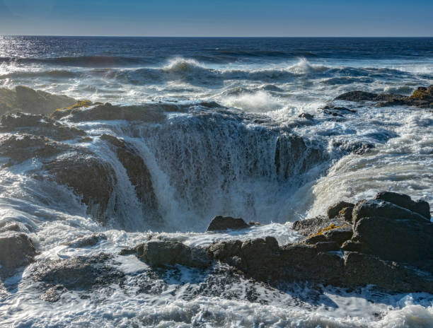 istock Thor's Well Floods with Ocean Surf 855066178