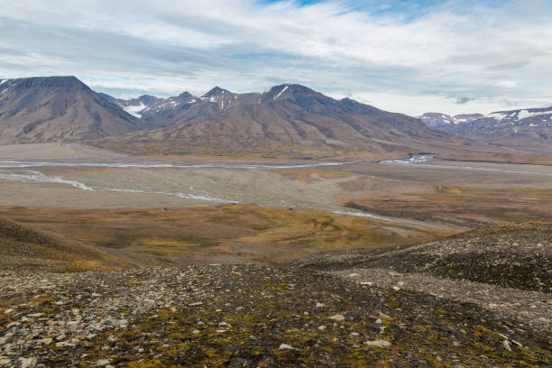 istock Adventdalen and Adventelva in Svalbard 855152950