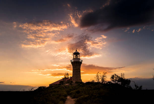 phare au coucher du soleil  - sydney australia australia new south wales lookout tower photos et images de collection