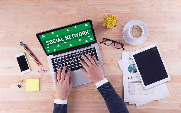 istock Businessman is working on desk - SOCIAL NETWORK 855353110