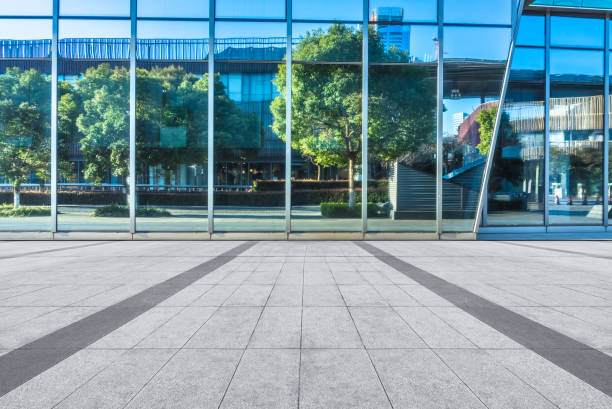 istock Modern business building in financial district with empty square/pavement/space 855390104