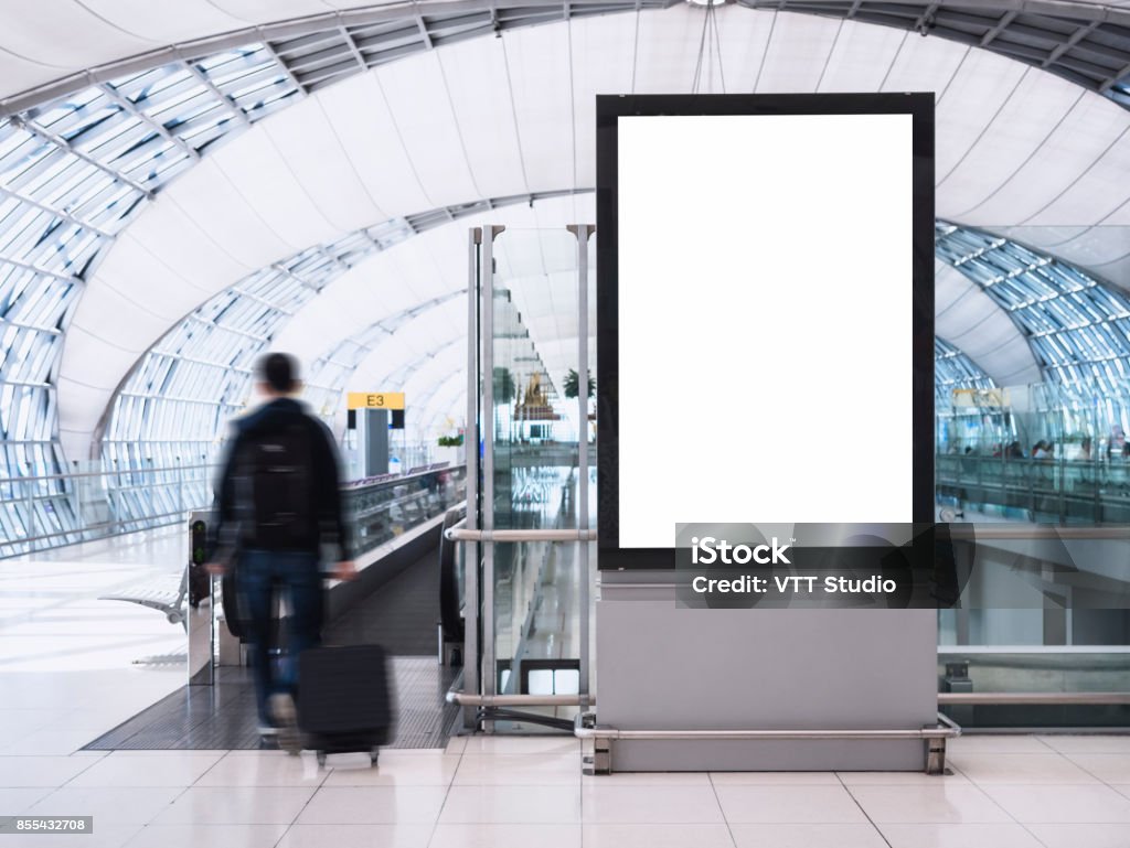 Mock-se caixa de luz Media Banner com pessoas edifício público - Foto de stock de Aeroporto royalty-free