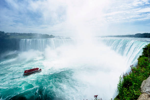 istock Niagara Horseshoe Falls with tour boat 855489892