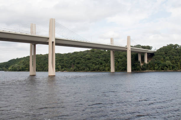 pont de stillwater sur la rivière sainte-croix - st croix river photos et images de collection