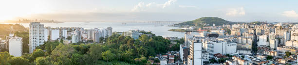 vista panoramica del centro di niteroi inga e gragoatá - downtown district brazil rio de janeiro travel destinations foto e immagini stock