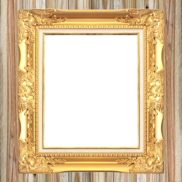 antiguo marco de oro sobre fondo de pared de madera - gold antique old fashioned retro revival fotografías e imágenes de stock
