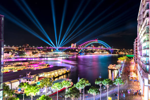 vivid sydney - circular quay - circular quay zdjęcia i obrazy z banku zdjęć