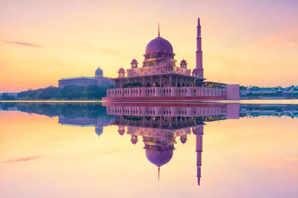 Photo of Putra Mosque  on a magnificent sunrise moment