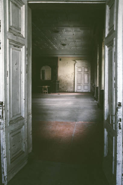 istock Abandoned room in old house 855774580