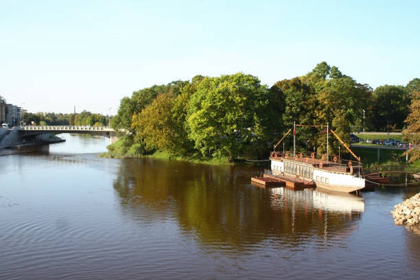 istock Riverside view of small restaurant boat. 855796298